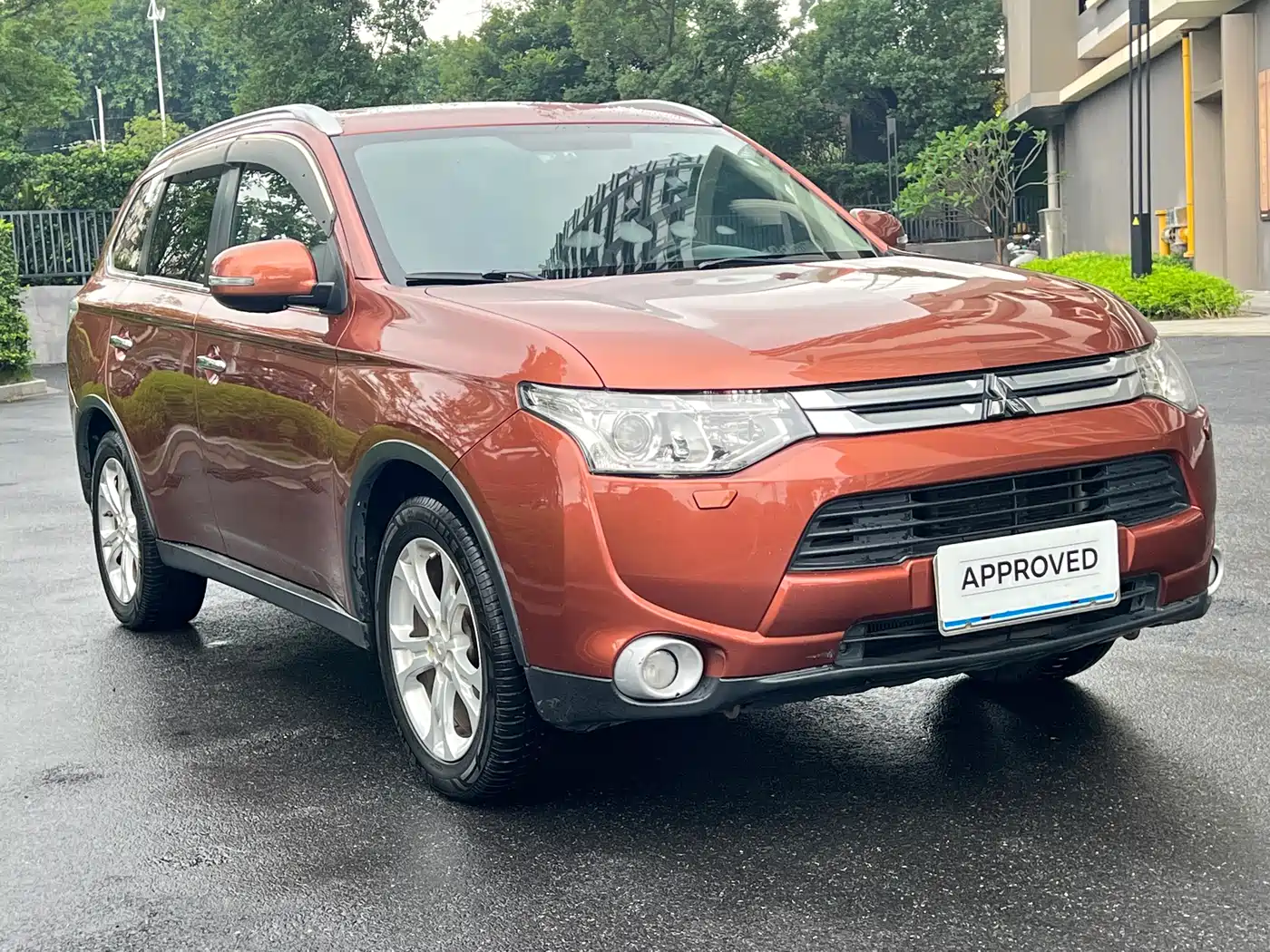 Mitsubishi Outlander (Import) 2014 2.4L 4WD Luxury Value Edition 5-seater фото 3