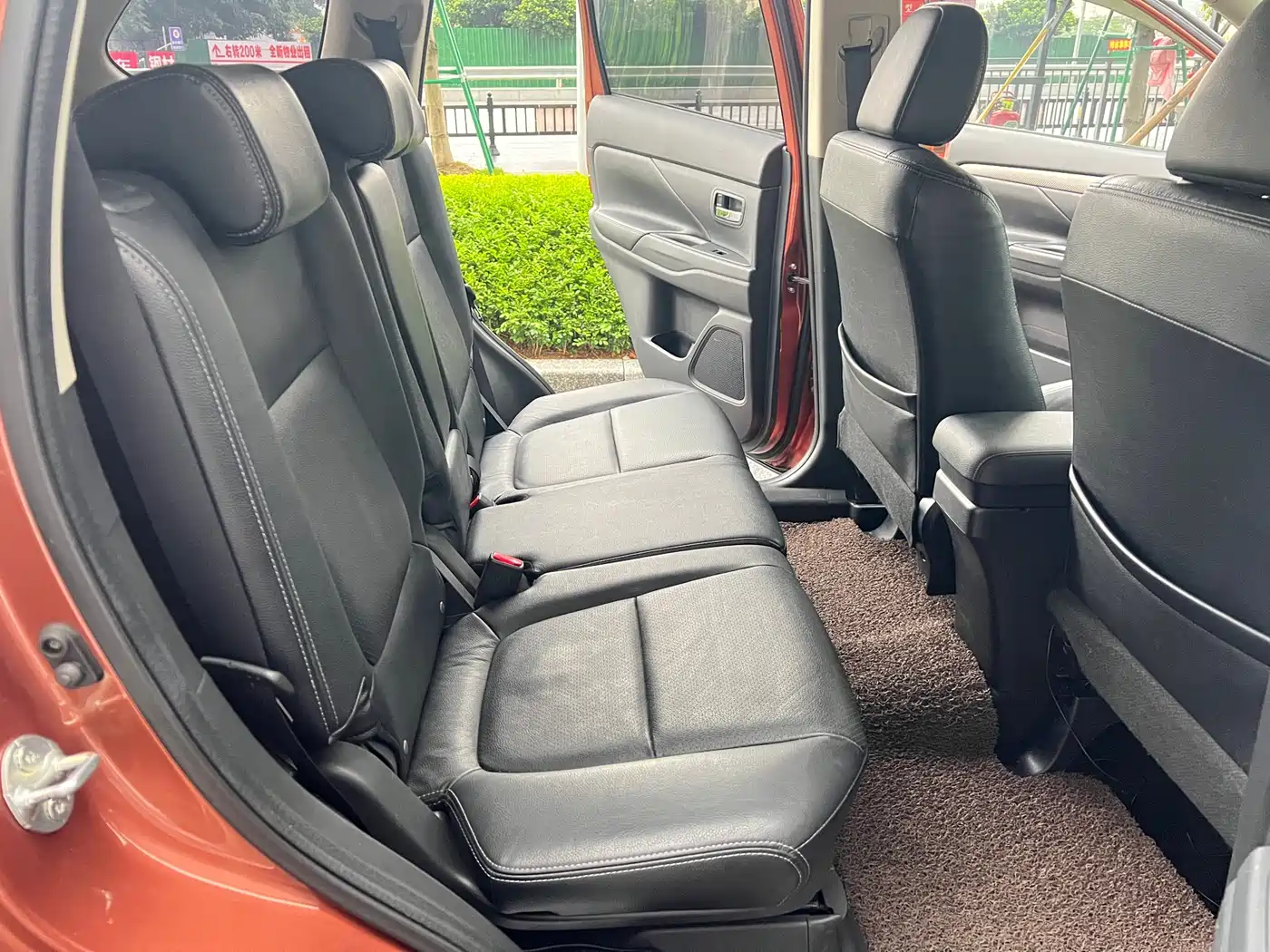 Mitsubishi Outlander (Import) 2014 2.4L 4WD Luxury Value Edition 5-seater фото 16