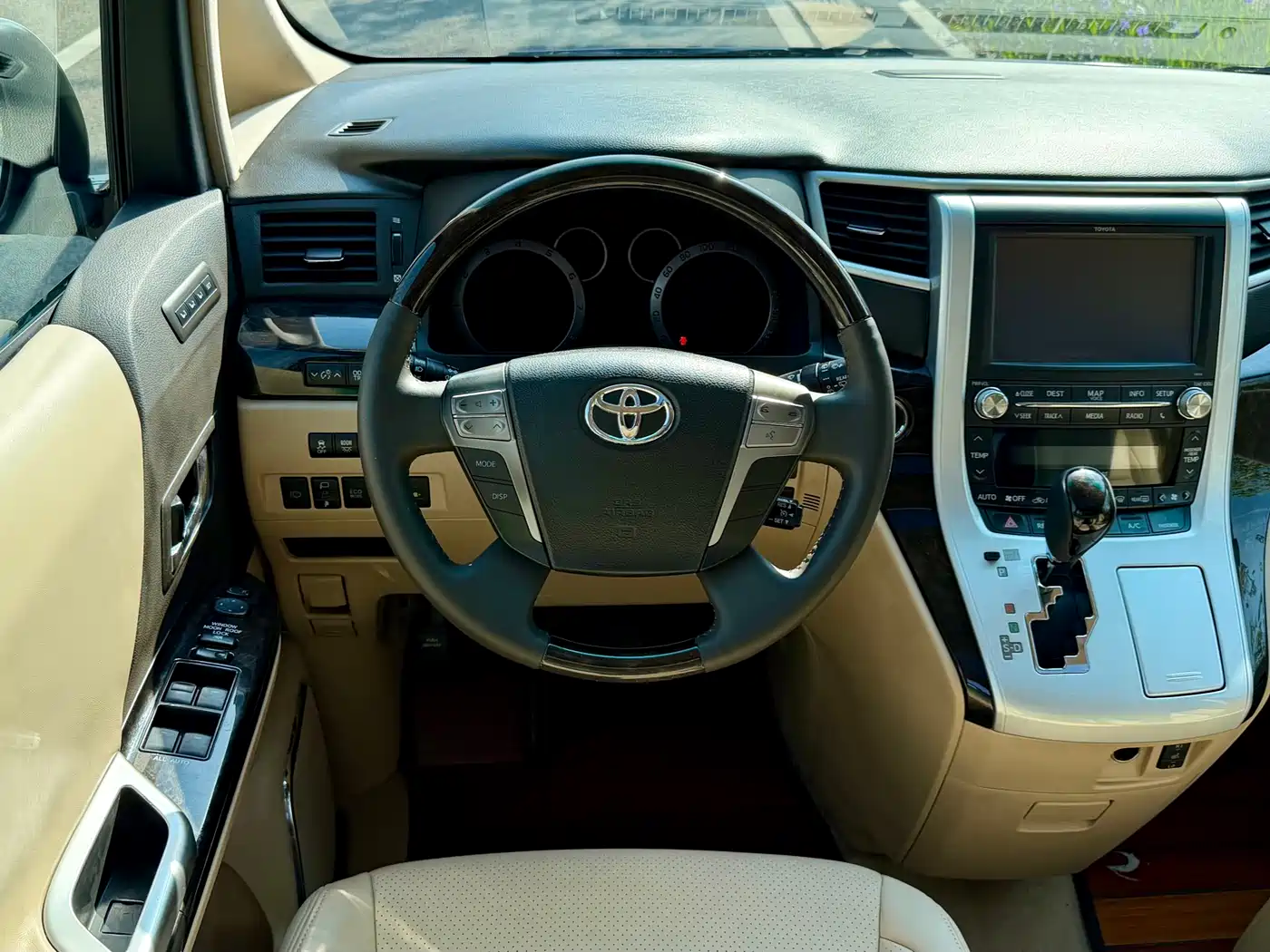 Toyota Alphard 2012 3.5L Luxury Edition фото 10