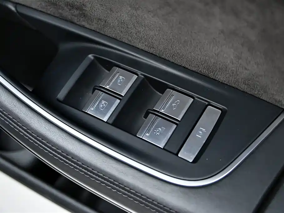 Audi A8 New Energy 2022 A8L 60 TFSIe quattro Collector's Edition фото 28