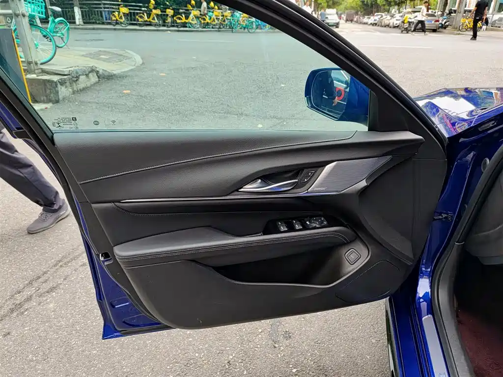 CADILLAC CT4