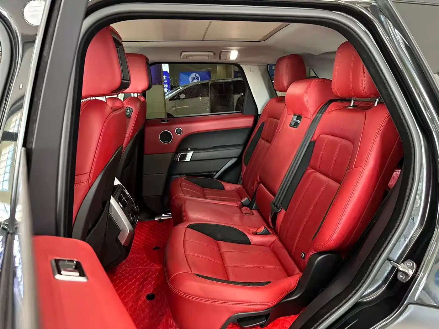 Land Rover Range Rover Sport 2021 3.0 L6 Gloss Black Edition фото 15