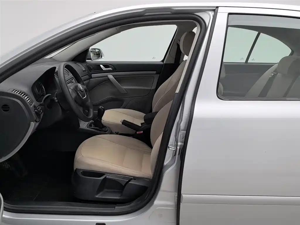 Škoda Octavia 2012 1.6L Manual Yijie Edition фото 10