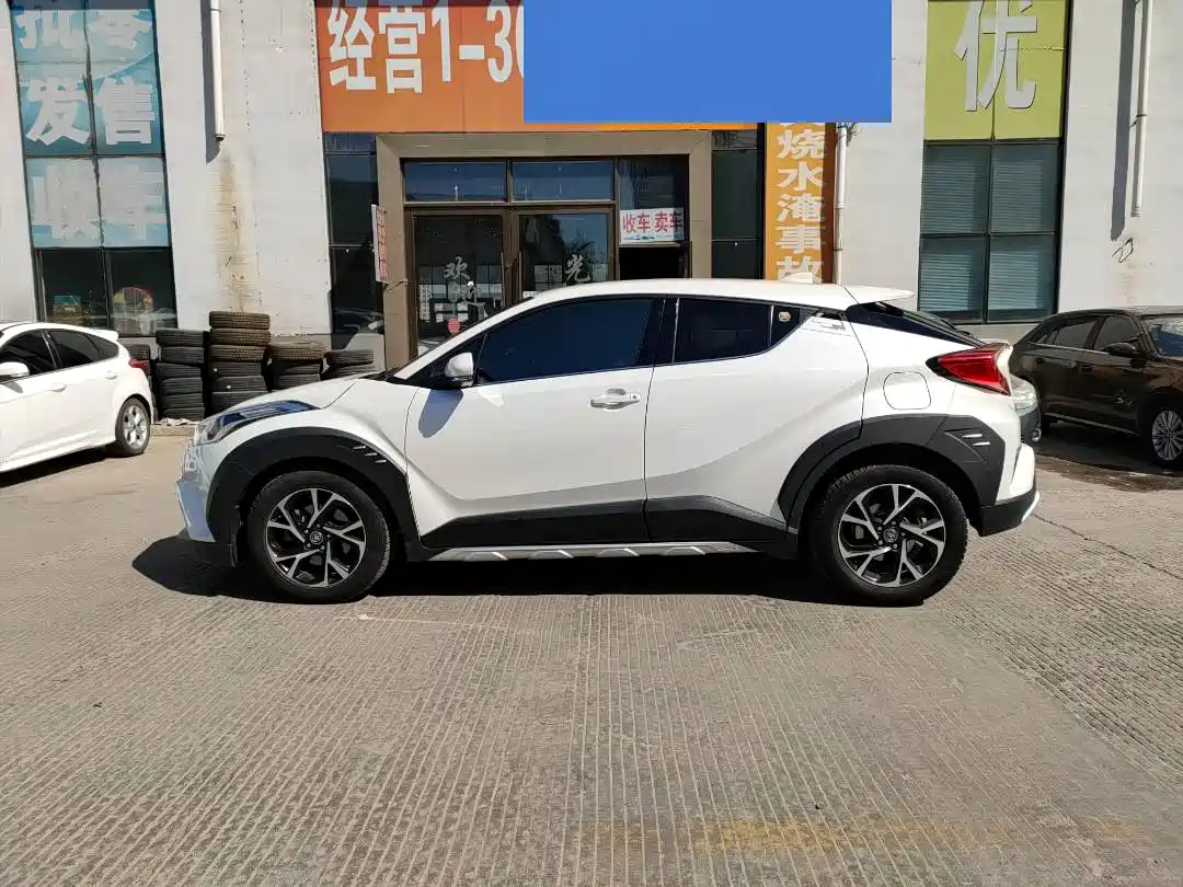 Photo 3 - Toyota C-HR