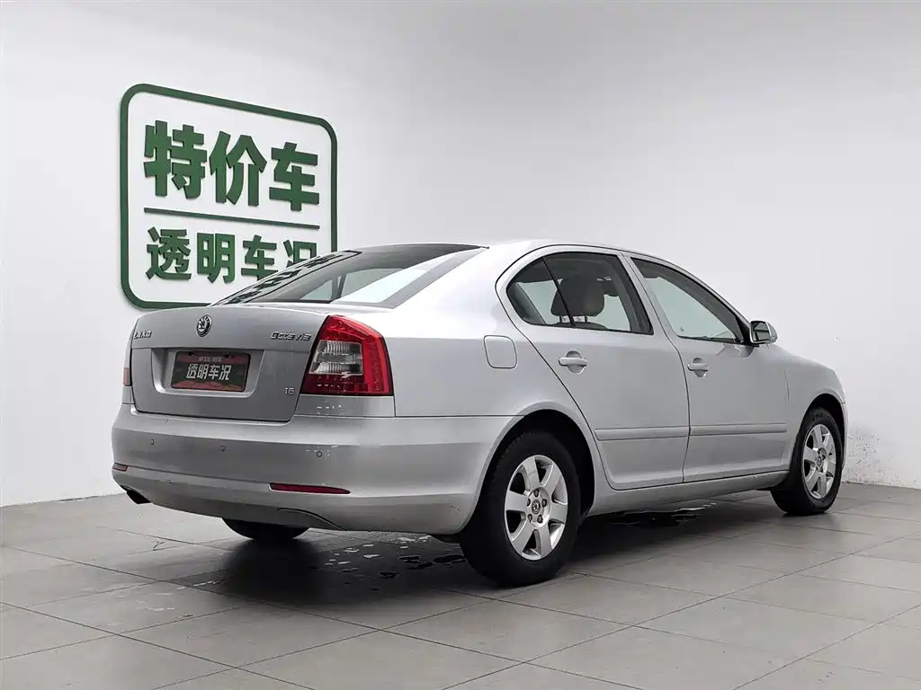 Škoda Octavia 2012 1.6L Manual Yijie Edition фото 2