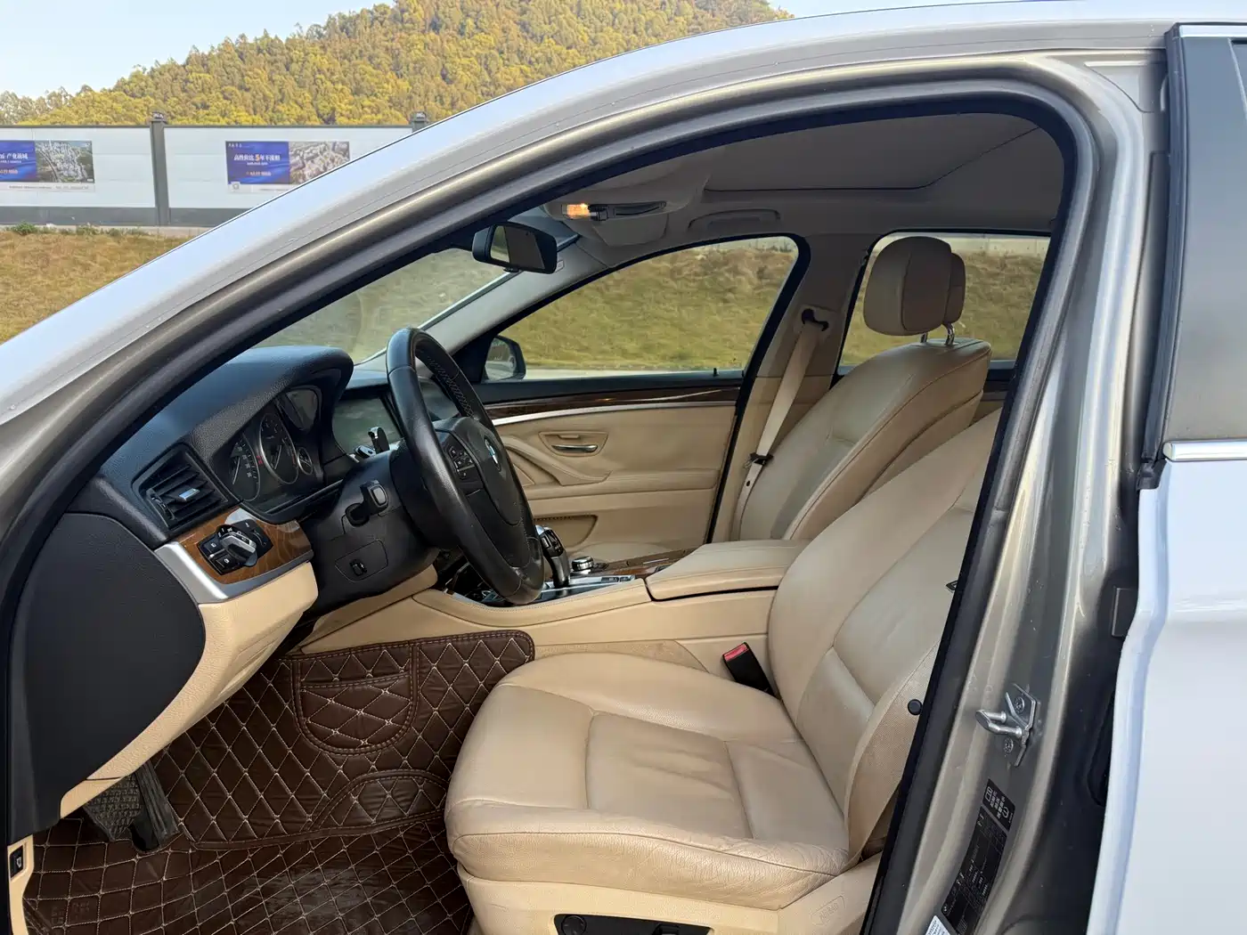 BMW 5 Series 2011 528Li Luxury фото 9
