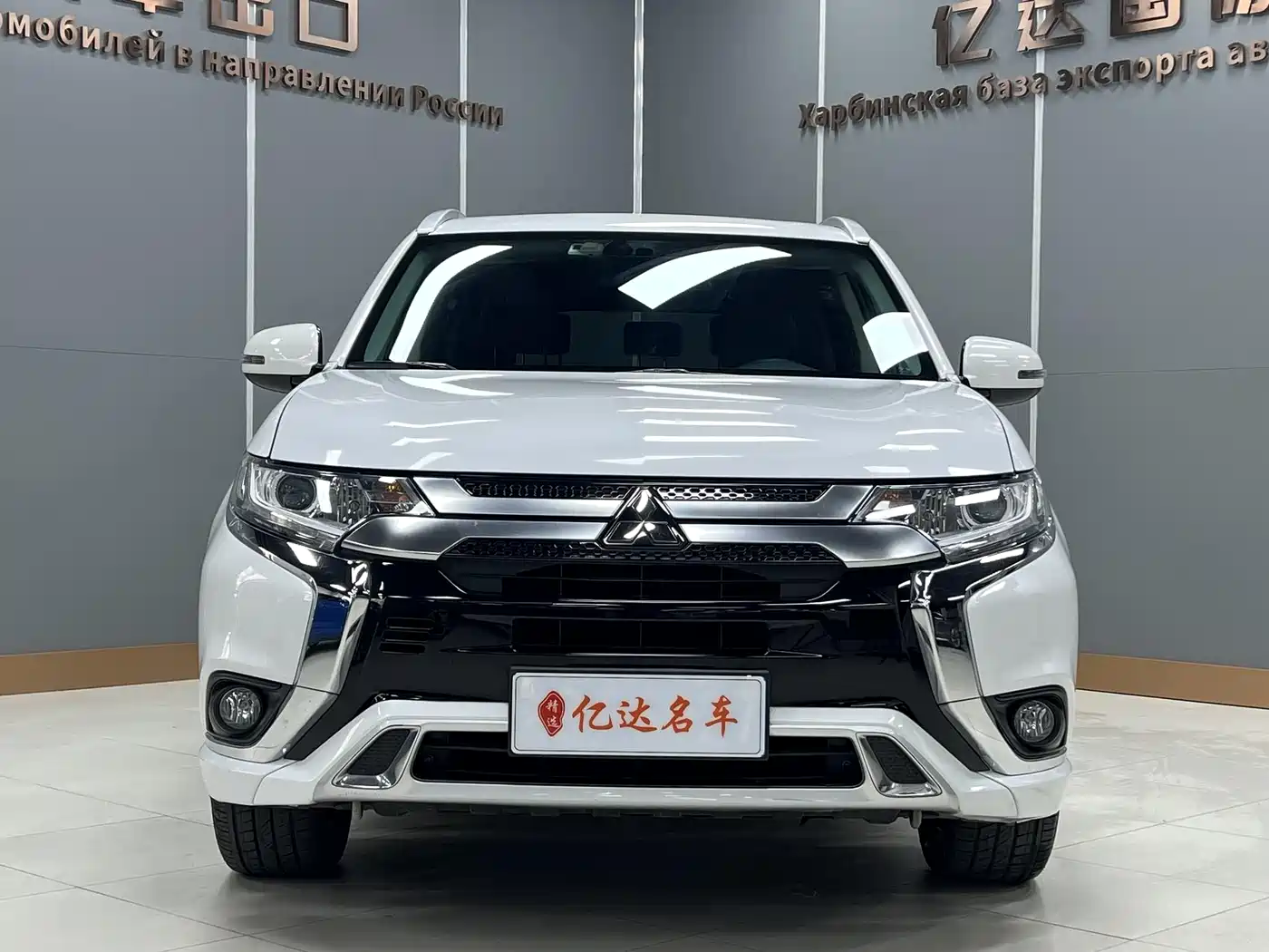 Mitsubishi Outlander 2021 2.0L FWD Comfort Edition 5-seater фото 2