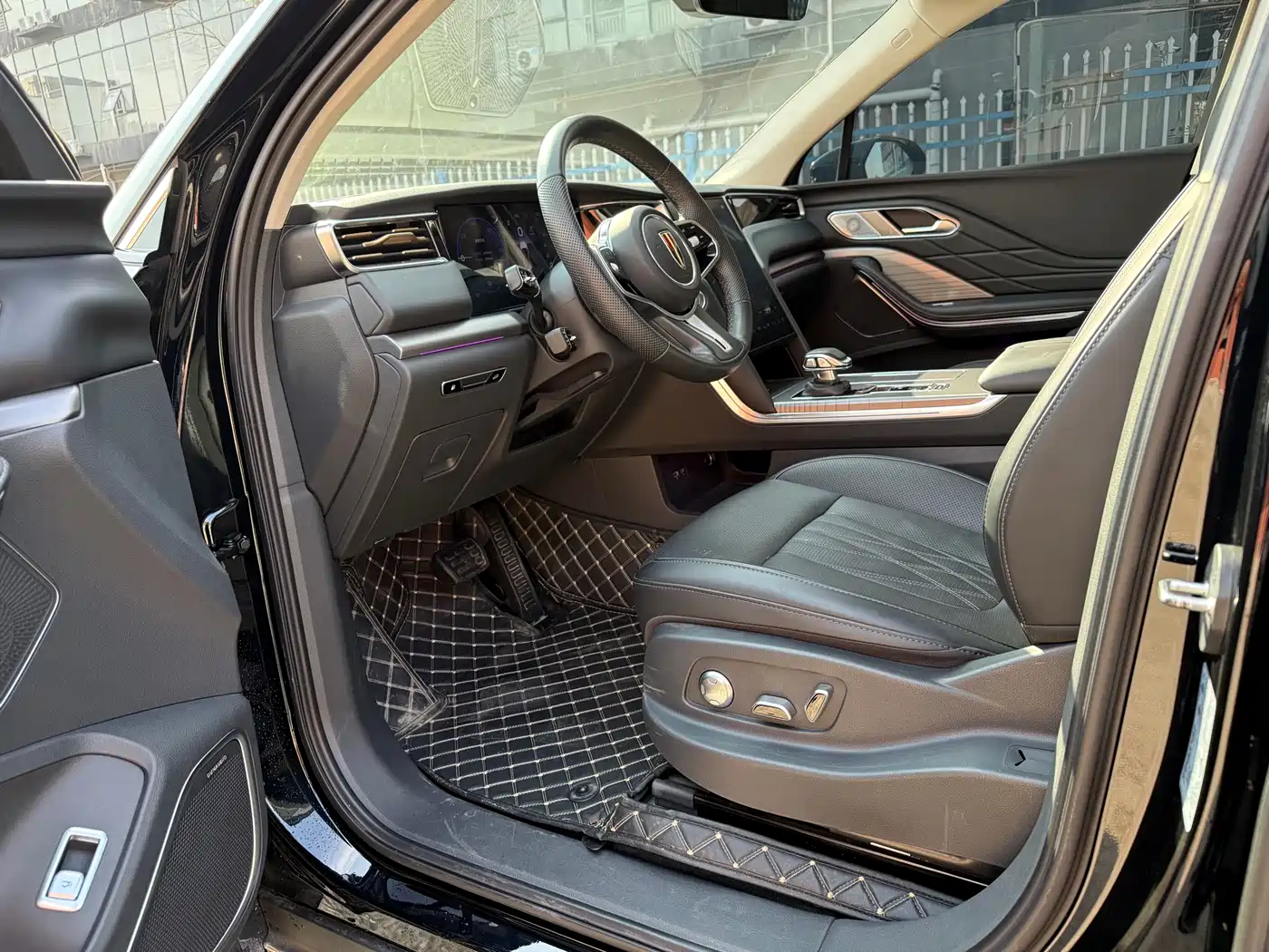 Hongqi HS7 PHEV 2024 2.0T PHEV 4WD Flagship Edition 6-seater фото 8