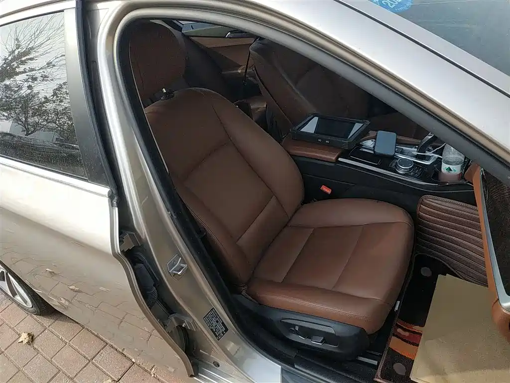 BMW 5 Series 2017 528Li Leading Edition фото 25