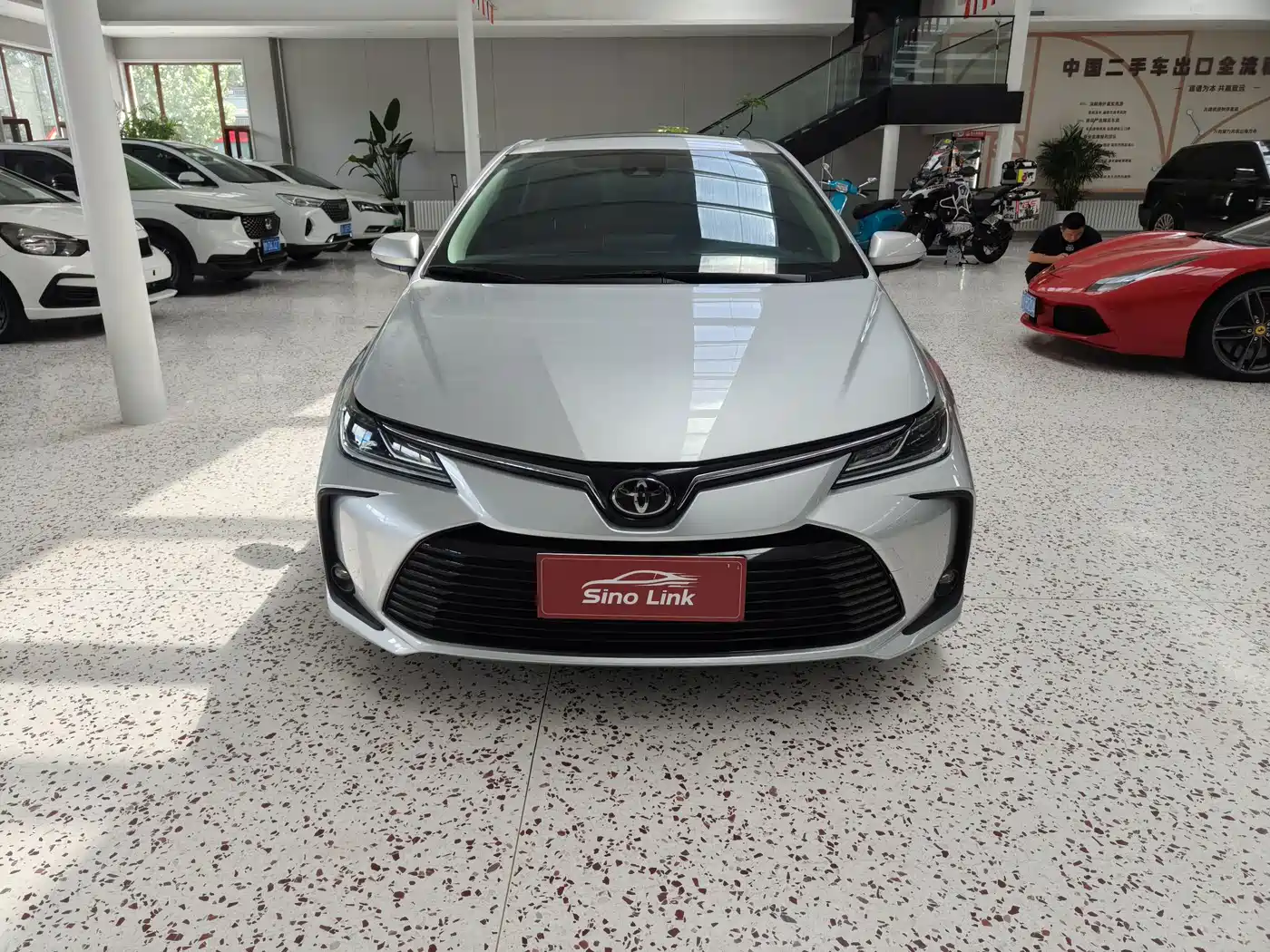 Фото 2 - Toyota Corolla