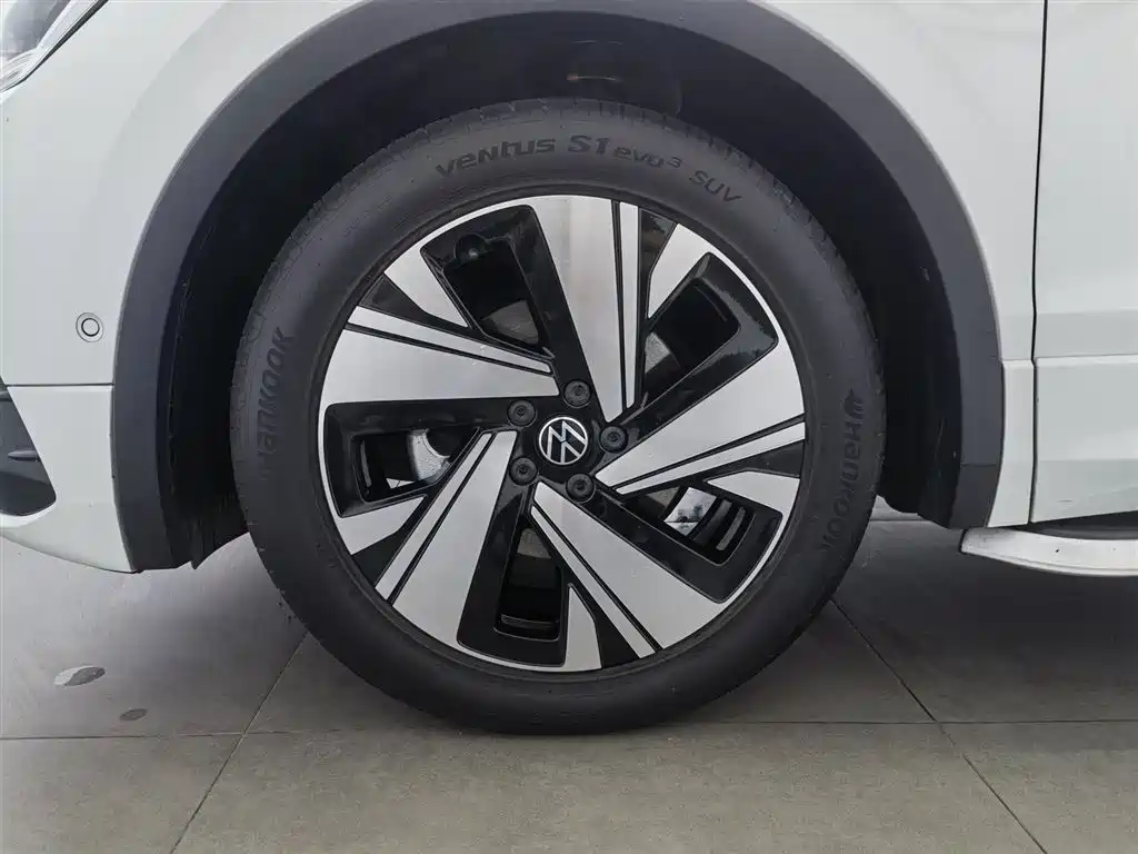 Volkswagen Tiguan L 2023 Facelift 330TSI Auto FWD R-Line Premium фото 17