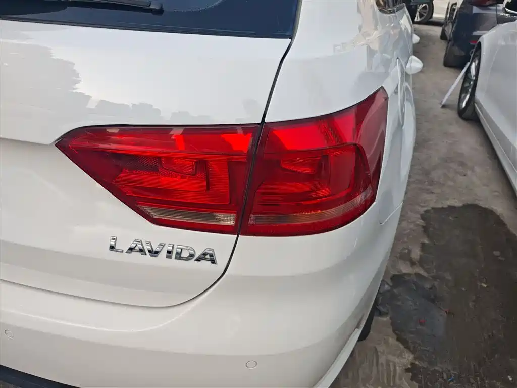 Volkswagen Lavida Tour 2013 1.6L Automatic Comfort фото 8