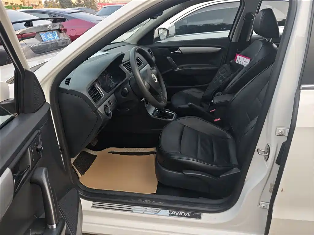 Volkswagen Lavida Tour 2013 1.6L Automatic Comfort фото 15