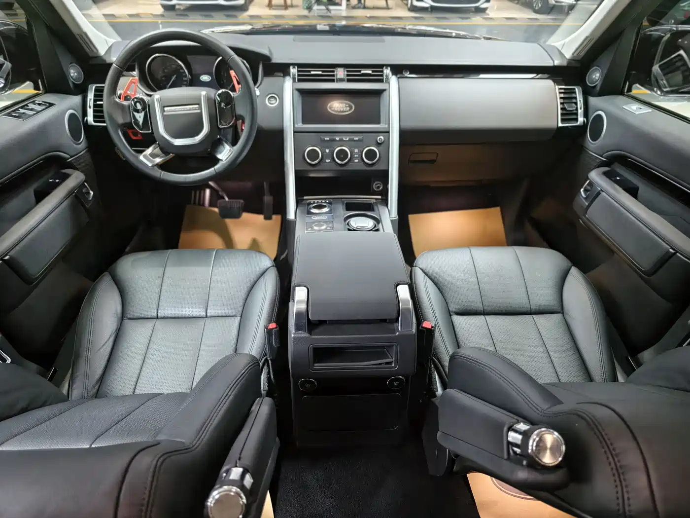 Land Rover Discovery 2019 3.0 SC V6 SE фото 9