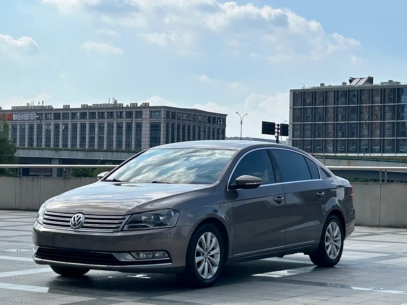 Photo 1 - Volkswagen Magotan