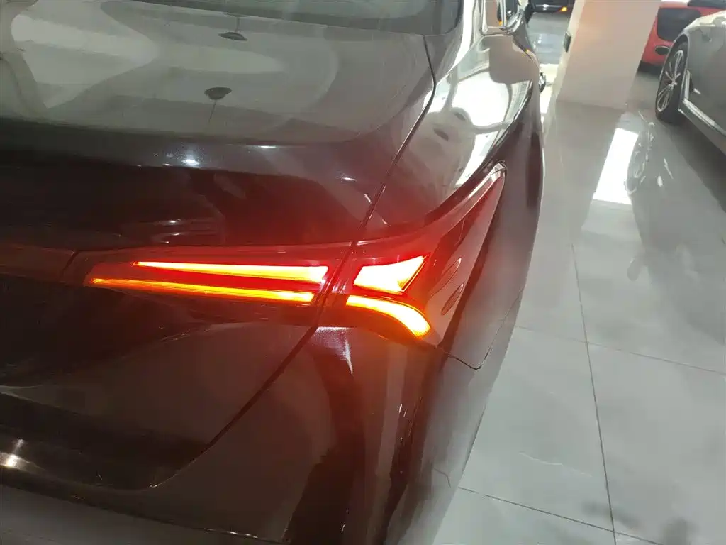 Toyota Avalon 2022 2.0L Luxury Edition фото 23