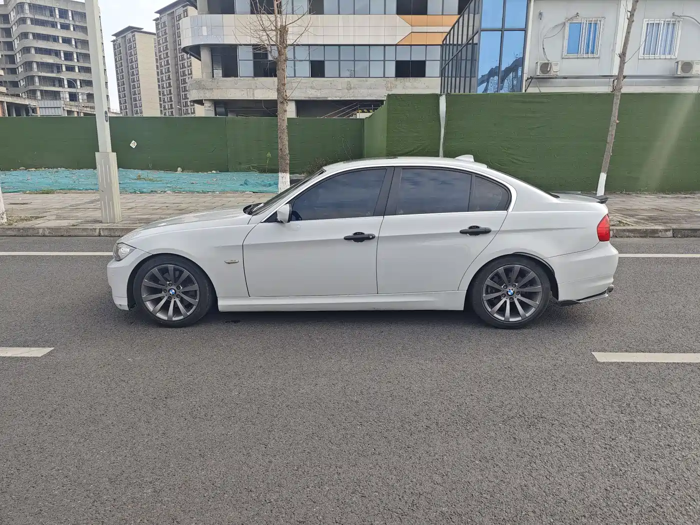 BMW 3 Series 2009 325i Luxury фото 3