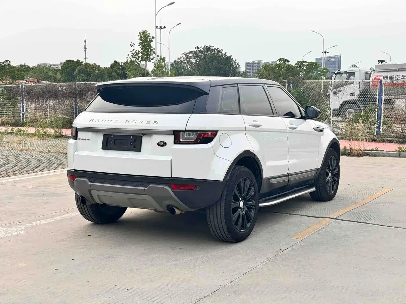 Land Rover Range Rover Evoque 2017 2.0T SE Smart Shine Edition фото 6