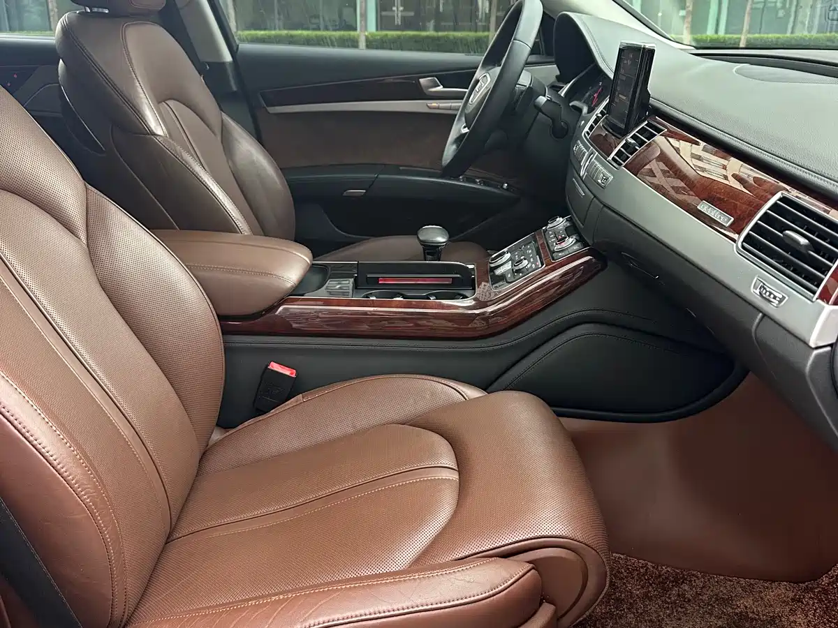 Audi A8 2012 A8L 45 TFSI quattro Luxury фото 3