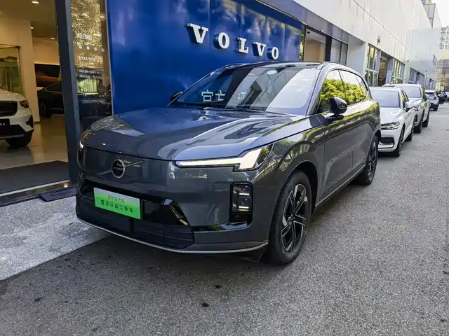 Volvo Volvo XC70 Plug-in Hybrid 2025 Standard