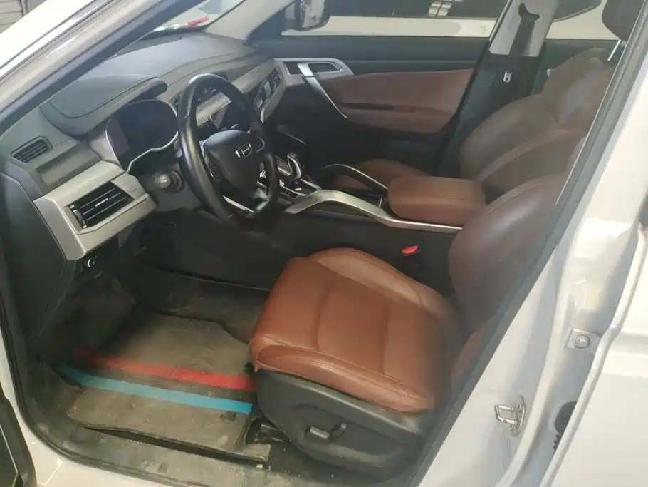 Фото 9 - Geely Boyue