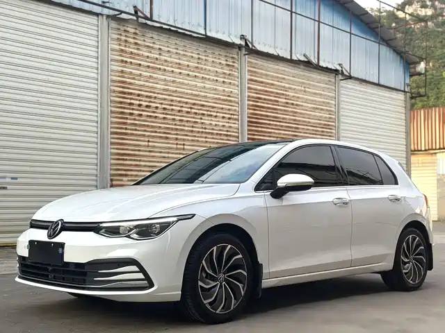 Volkswagen Golf 2023 Facelift 280TSI DSG Pro — фото 1
