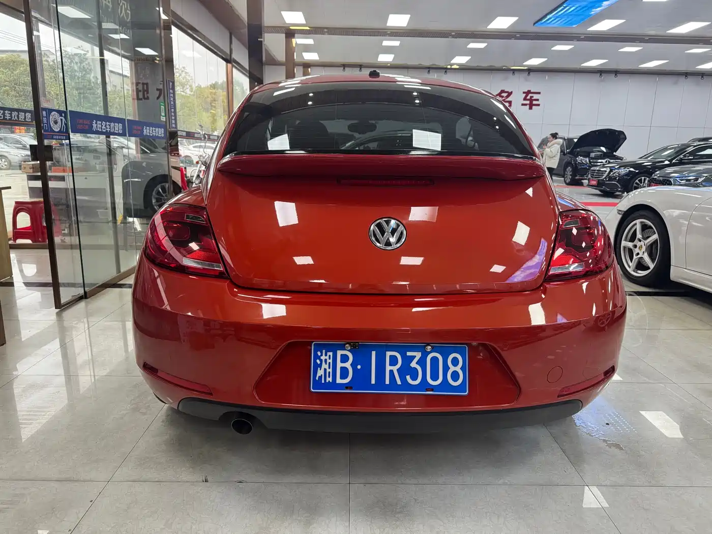Volkswagen Beetle 2016 Model 180TSI Club Edition фото 11