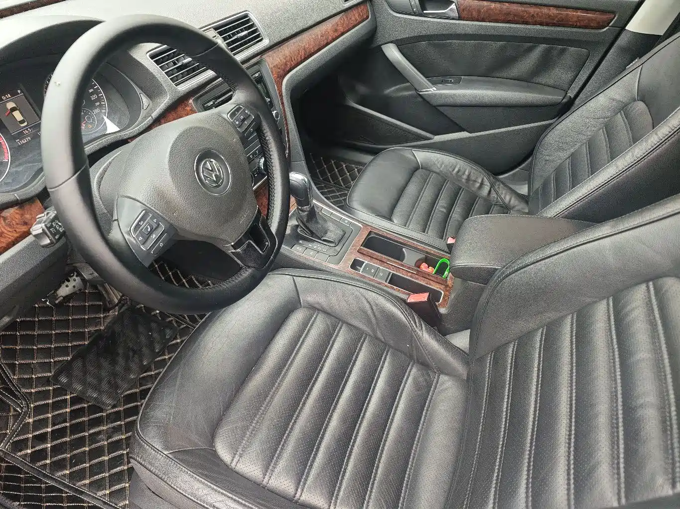 Volkswagen Passat 2011 1.8TSI DSG Supreme Edition фото 10