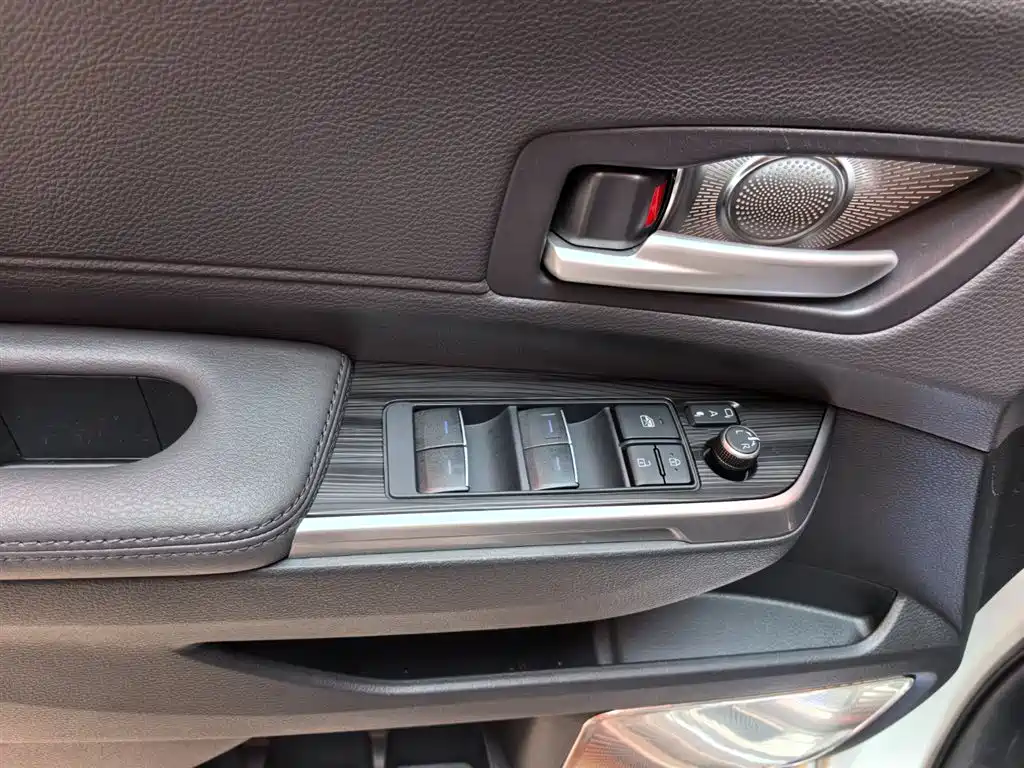 Toyota Sienna 2021 2.5L Hybrid Premium Edition фото 16