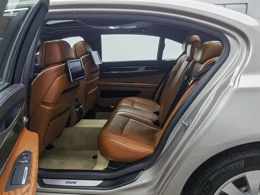 BMW 7 Series 2013 Model 740Li Leading фото 15