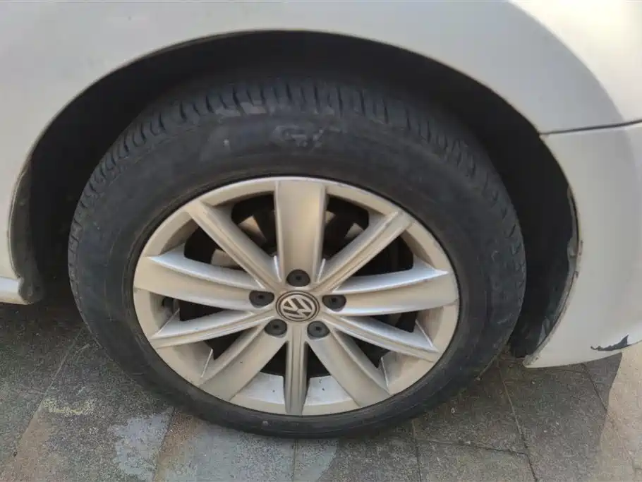 Volkswagen Polo 2014 1.4L Automatic Comfort Edition фото 6