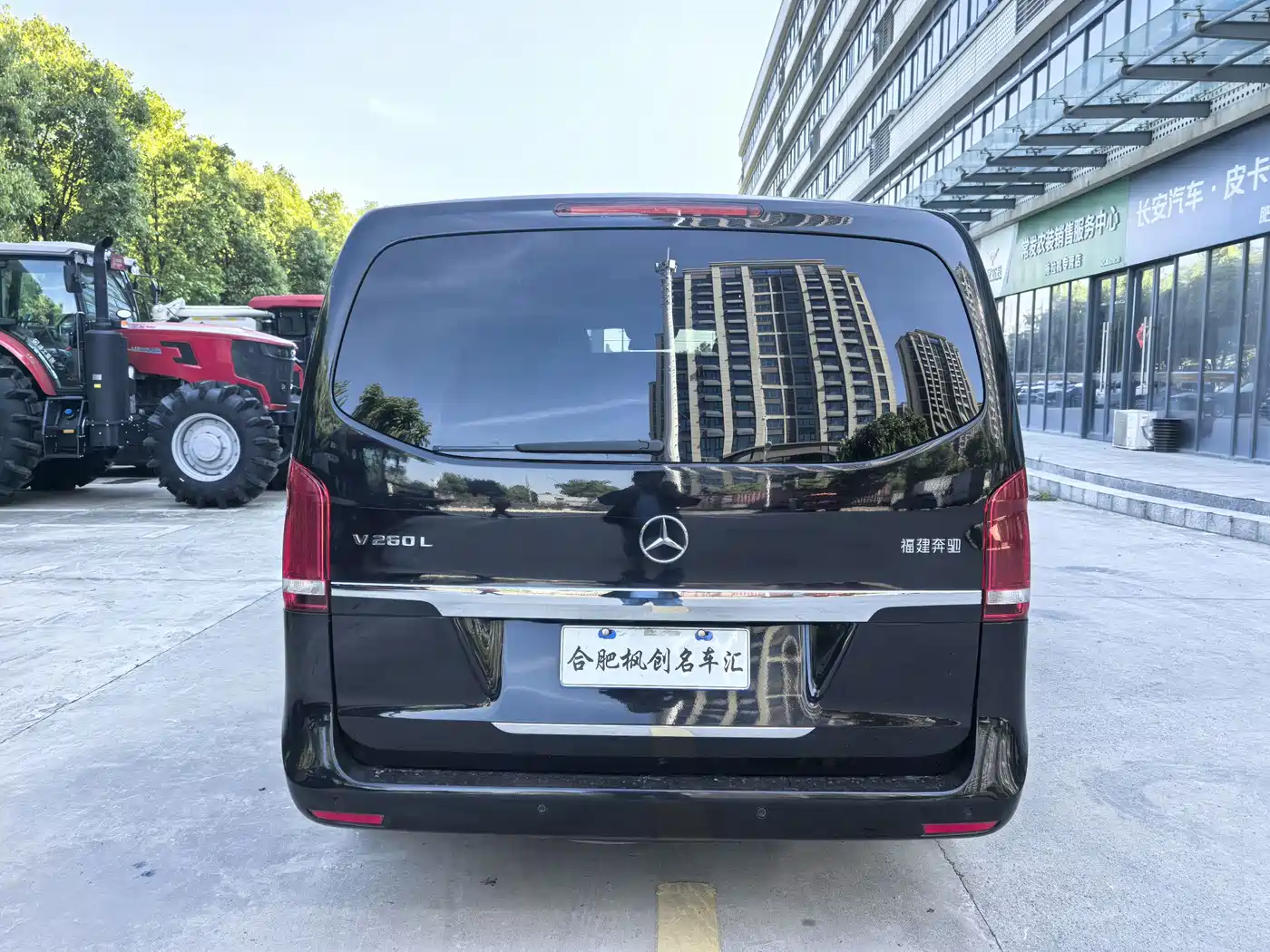 Mercedes-Benz V-Class 2017 Model V 260 L Premium Extended Edition фото 9