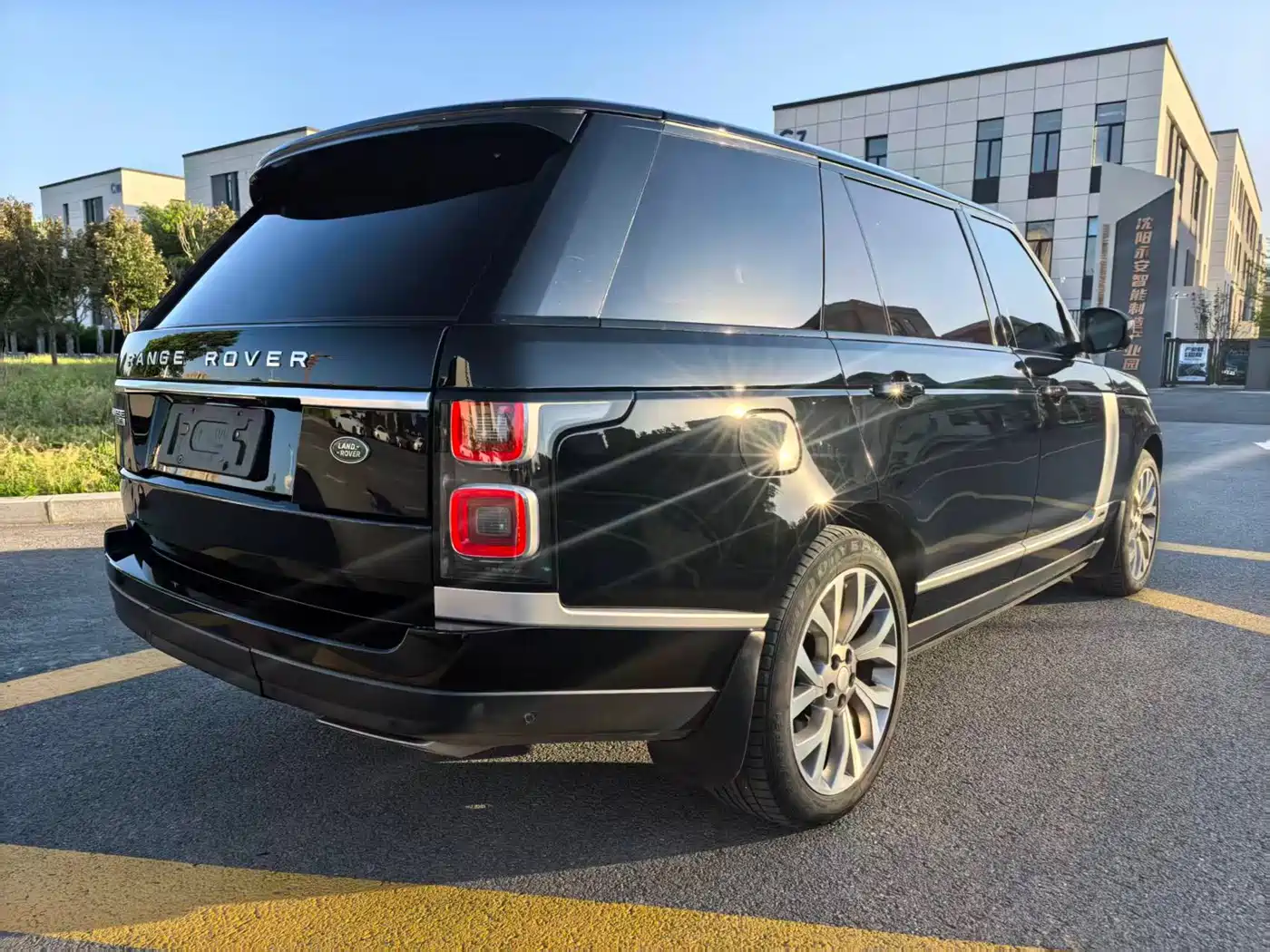 Land Rover Range Rover 2018 3.0 SC V6 Vogue SE Genesis Extended Edition фото 9
