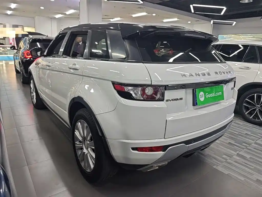 Land Rover Range Rover Evoque 2015 2.0T 5-Door Dynamic Edition фото 5