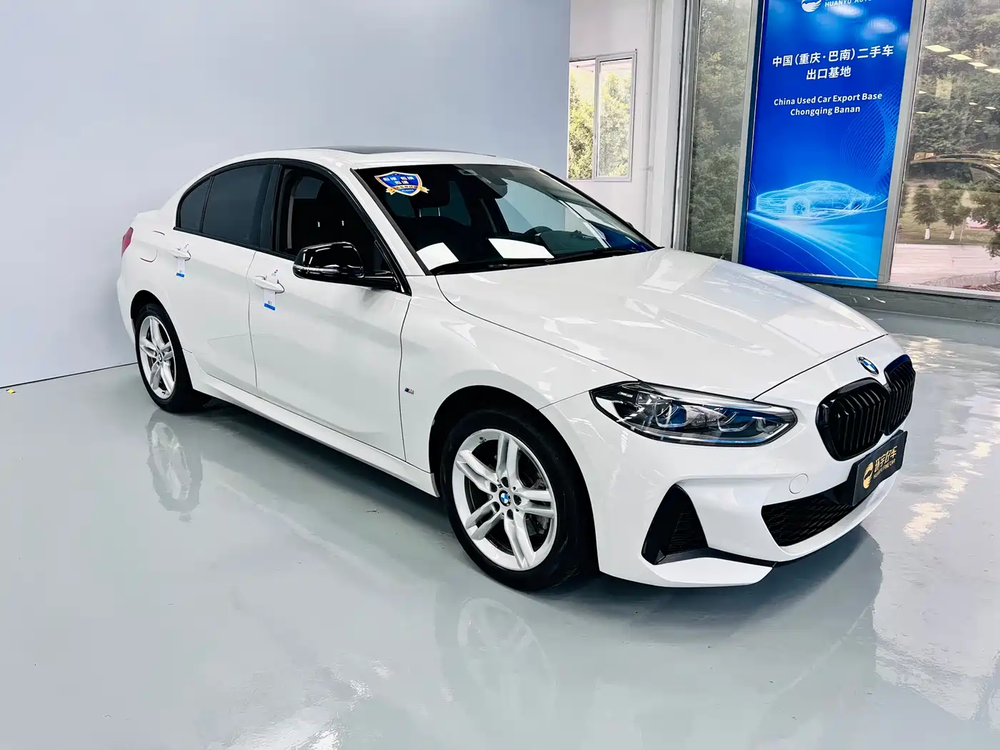 BMW 1 Series 2022 120i M Sport Shadow Edition фото 3