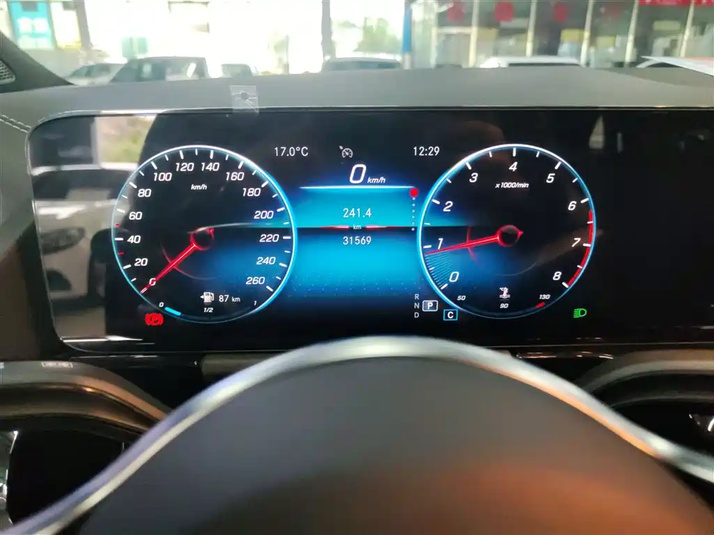 MERCEDES-BENZ GLA