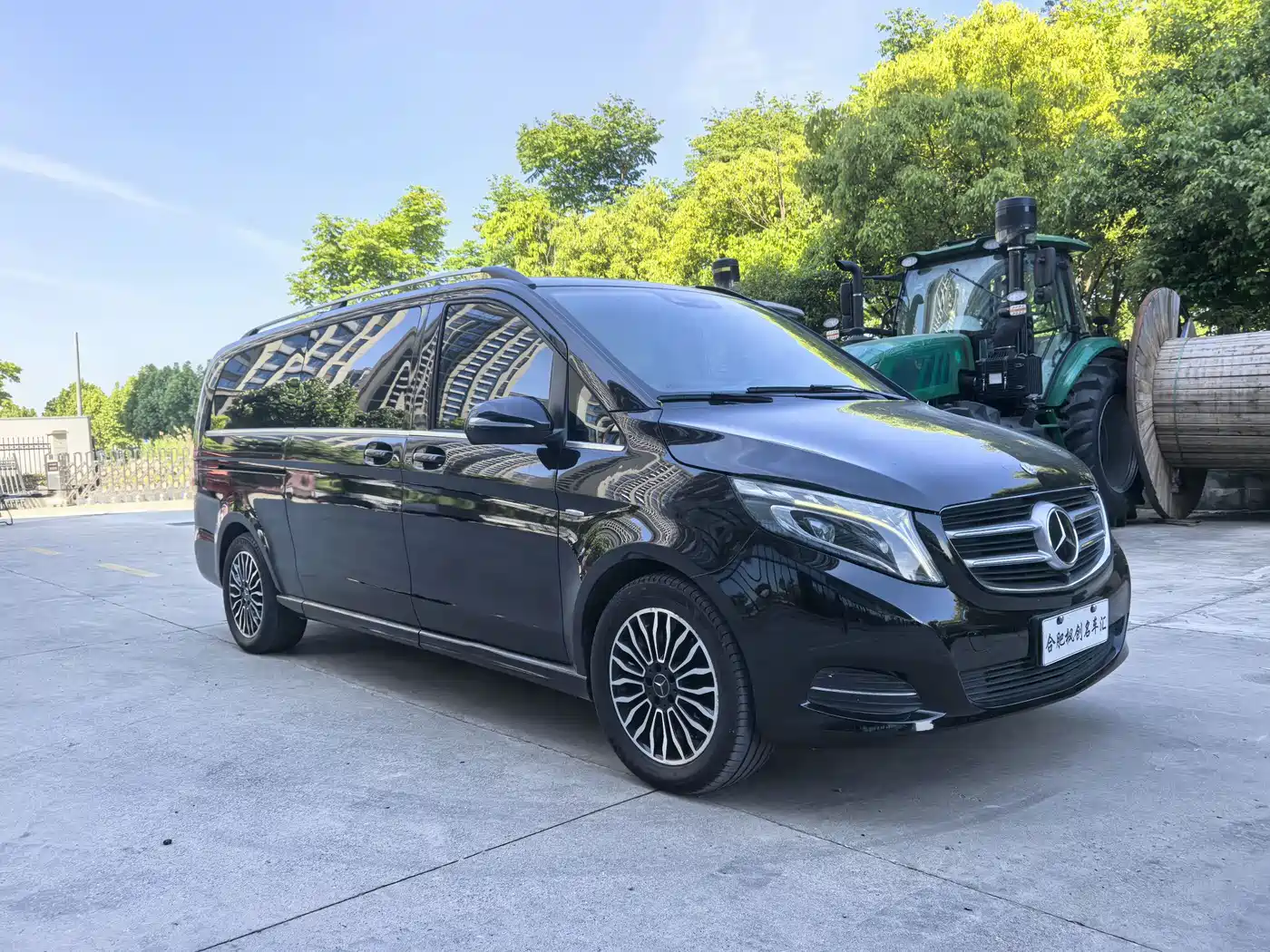 Mercedes-Benz V-Class 2017 Model V 260 L Premium Extended Edition фото 3
