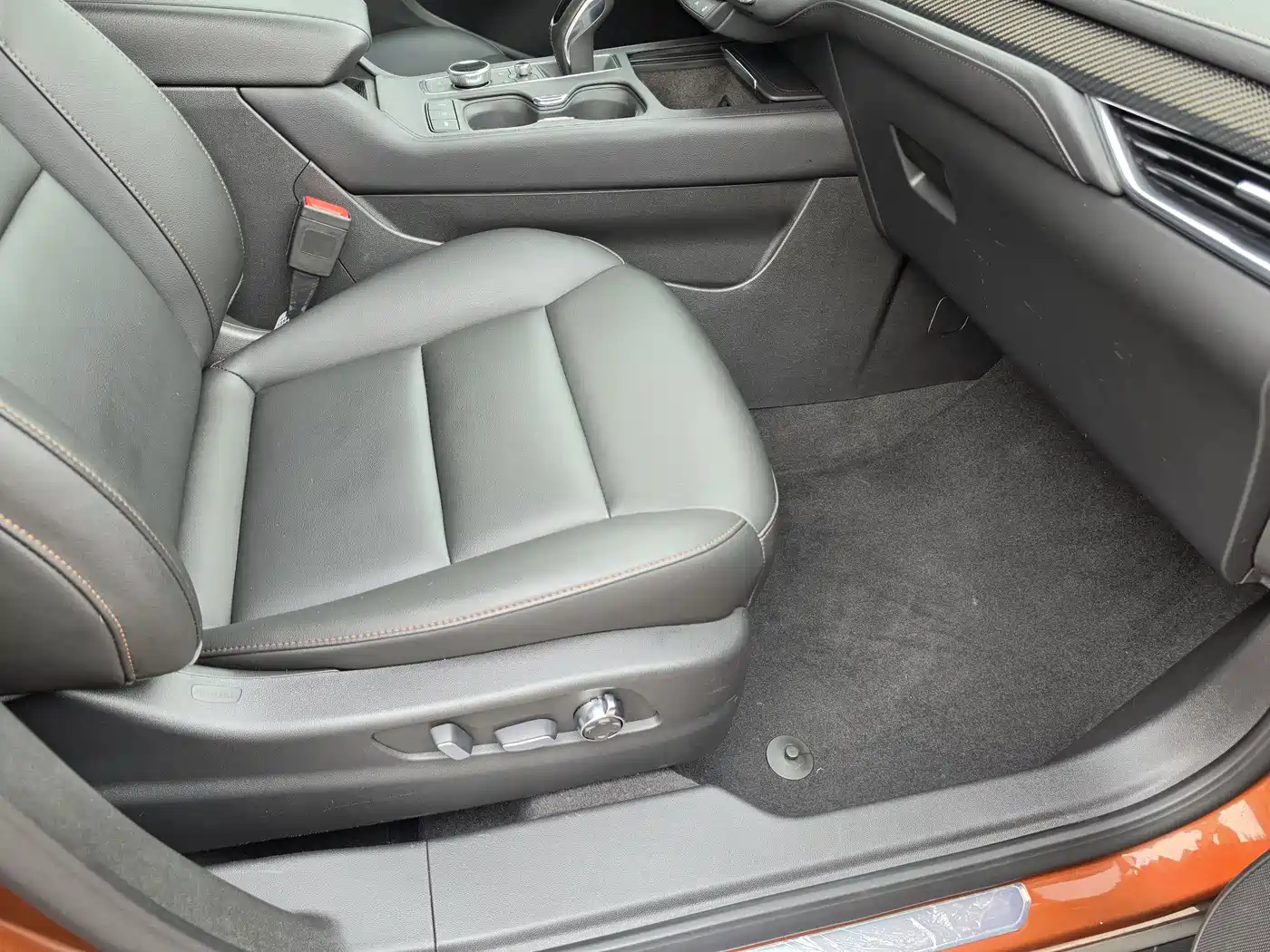Cadillac XT4 2018 28T 4WD Leading Sport Edition фото 5