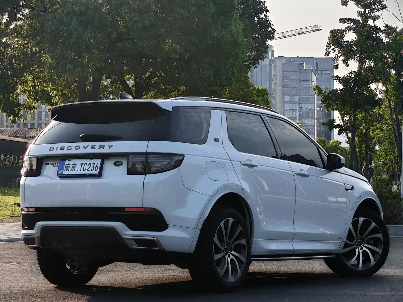 Land Rover Discovery Sport 2022 Model 249PS R-Dynamic S Performance Edition 5-Seater фото 6