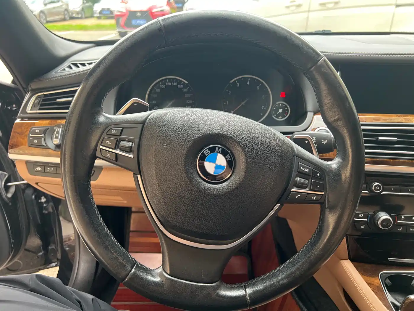 Фото 14 - BMW 7 Series