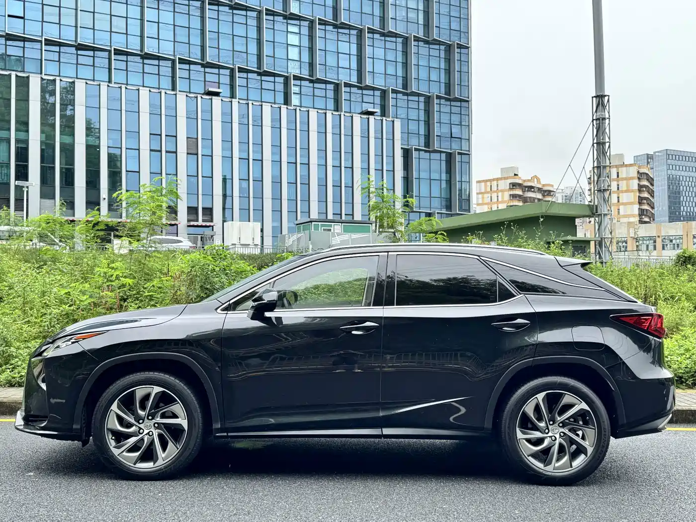 Photo 3 - Lexus RX
