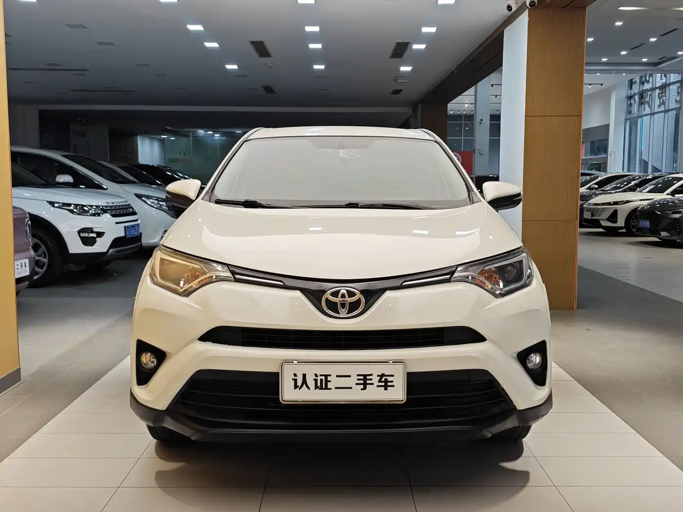 Toyota RAV4 Rongfang 2016 2.0L CVT 2WD Urban (China V) фото 3