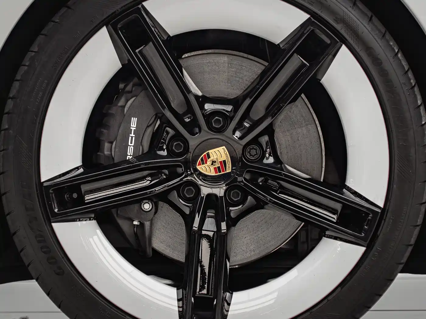 Фото 9 - Porsche Taycan