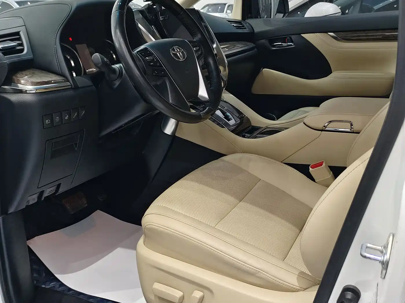 Toyota Vellfire 2023 Crown Hybrid 2.5L HV Ultimate фото 4