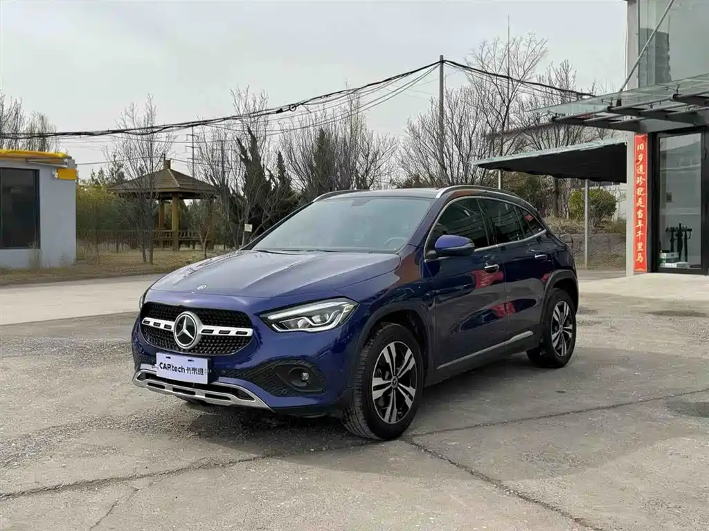 MERCEDES-BENZ GLA