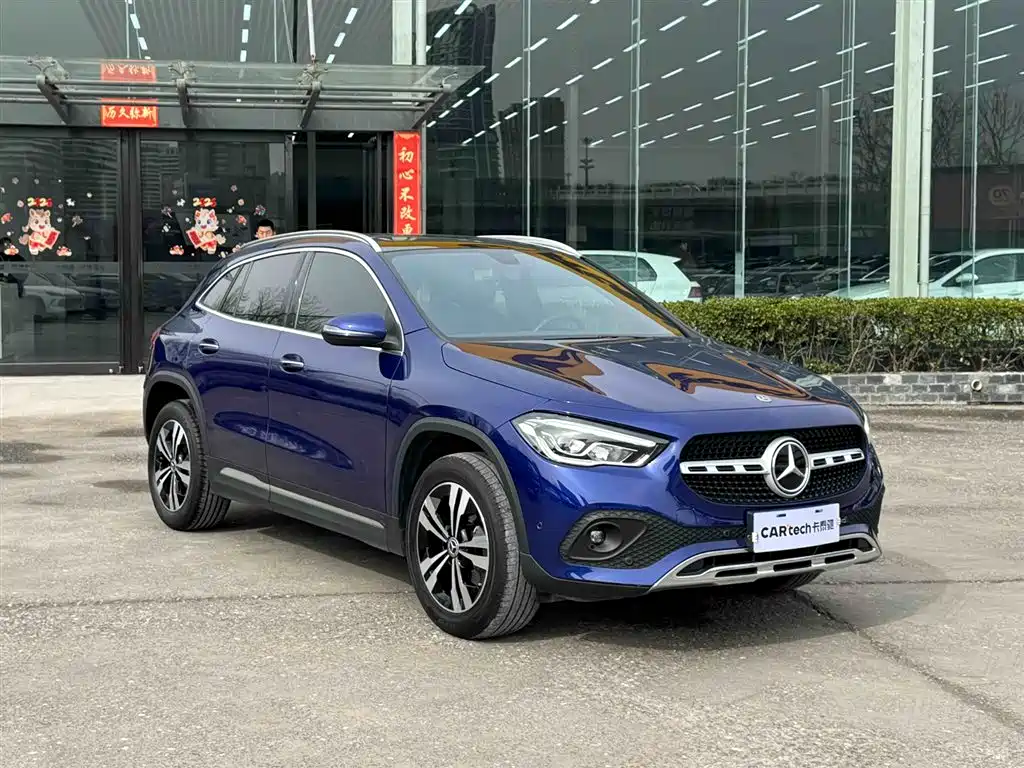 MERCEDES-BENZ GLA