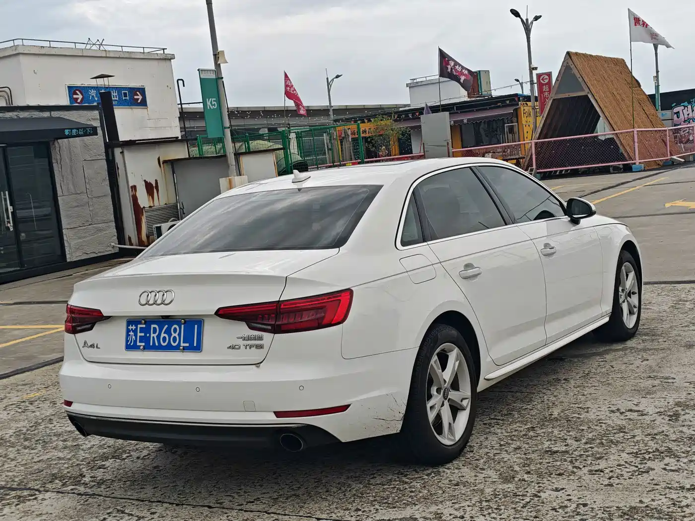 Photo 4 - Audi A4L