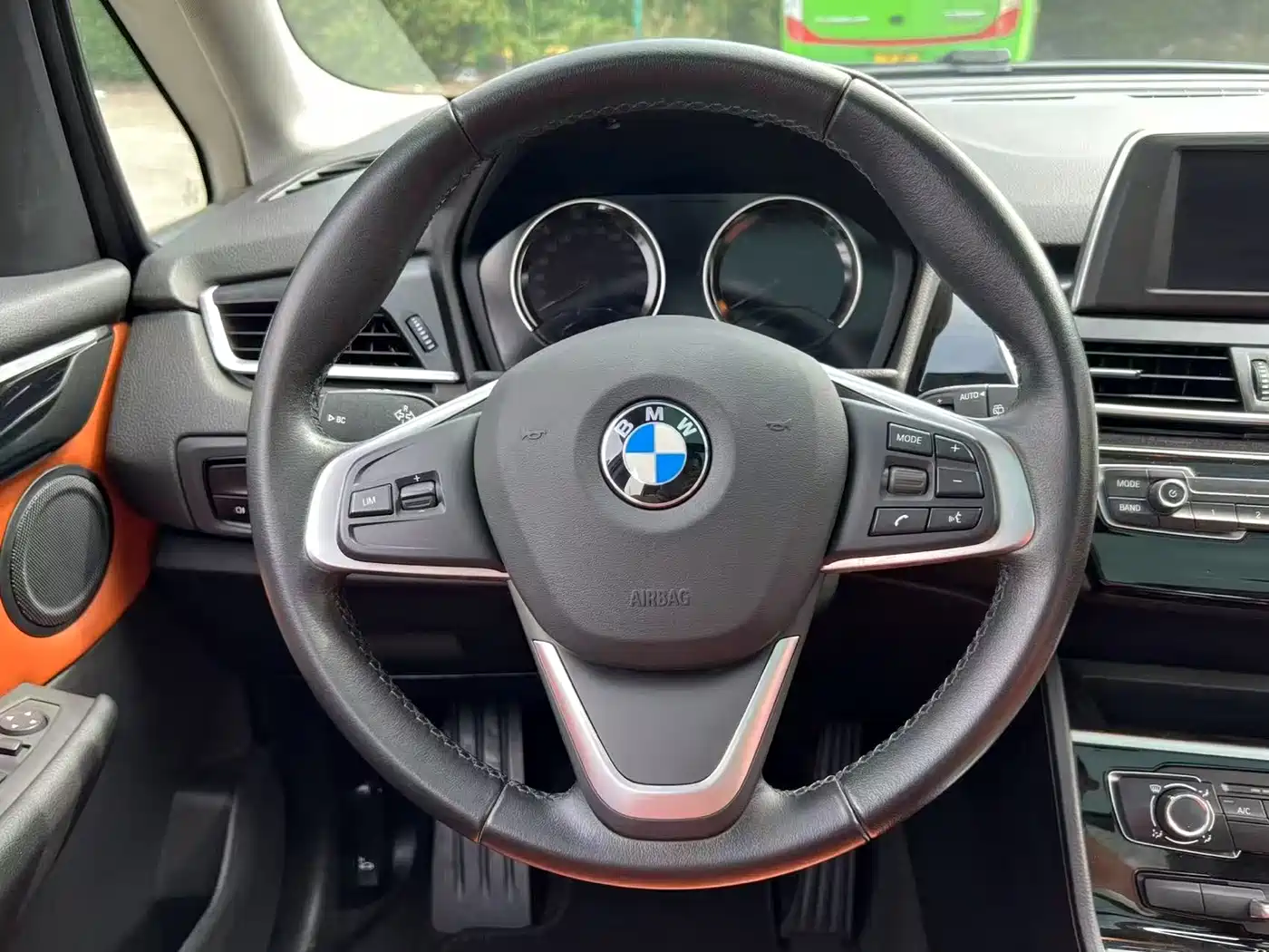 BMW 2 Series Touring 2019 218i Leading фото 14