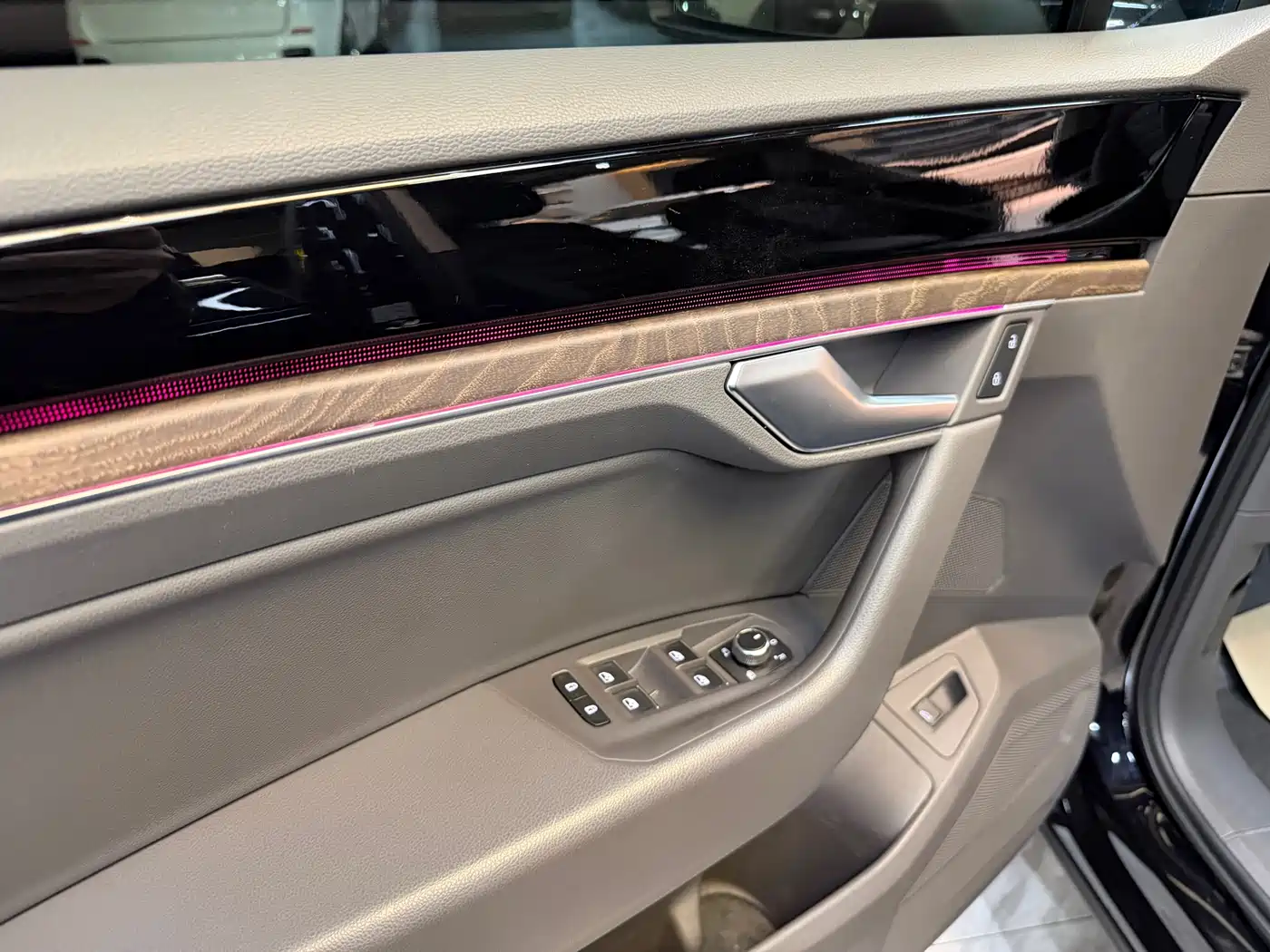 Volkswagen Touareg 2019 2.0TSI Sharp Wing Edition China VI фото 22
