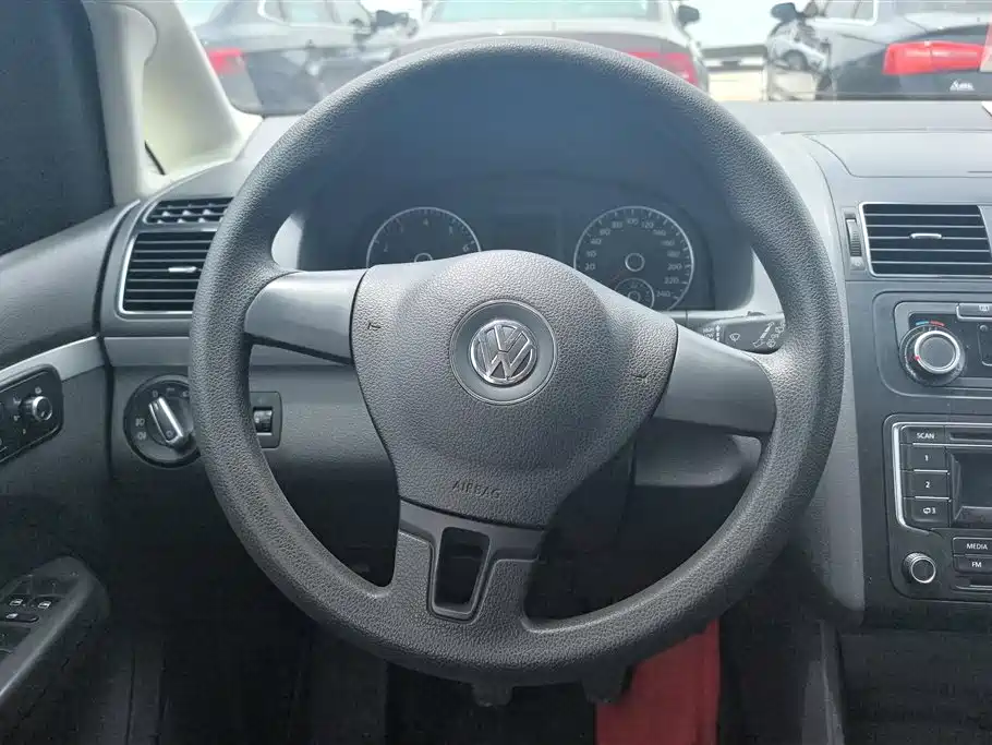 Volkswagen Touran 2015 1.4T Manual Comfort Edition 5-seater фото 15